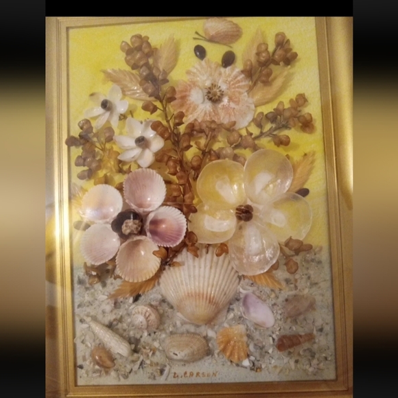 Vintage Sea Shell Art 3D Picture Shells & Flowers Beatifully Framed Signed - Picture 3 of 3